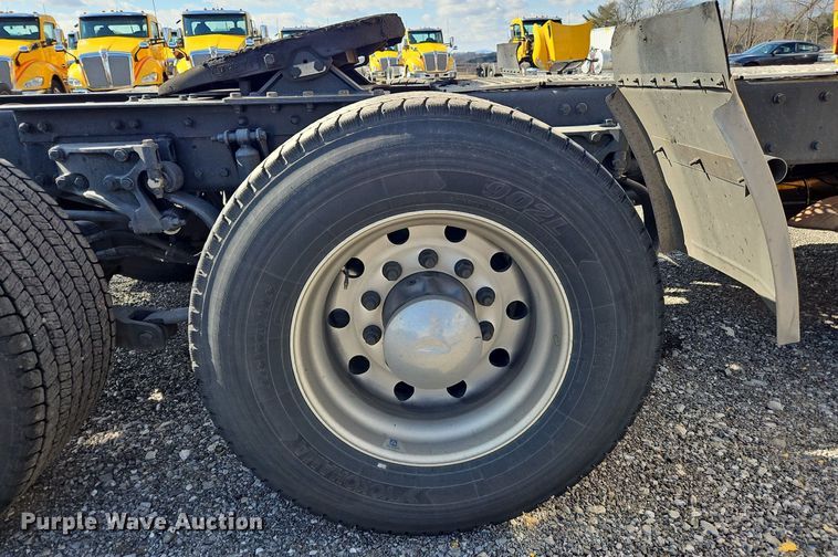 image for item OK9794 2020 Kenworth  T680 semi truck