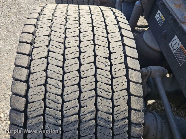 image for item OK9794 2020 Kenworth  T680 semi truck