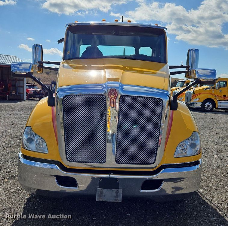 image for item OK9795 2020 Kenworth  T680 semi truck