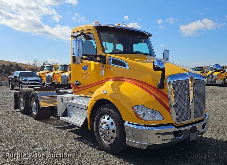 image for item OK9795 2020 Kenworth  T680 semi truck
