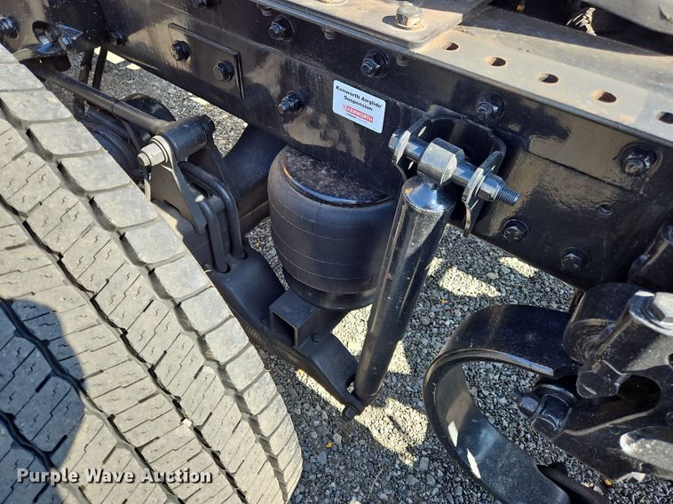 image for item OK9795 2020 Kenworth  T680 semi truck