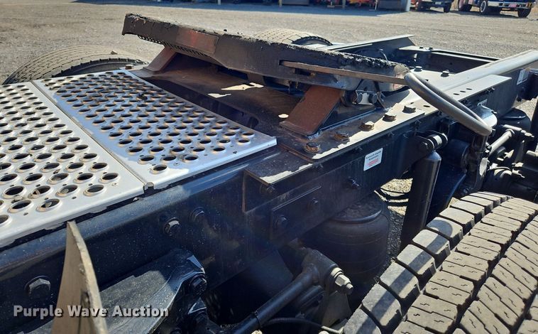 image for item OK9795 2020 Kenworth  T680 semi truck