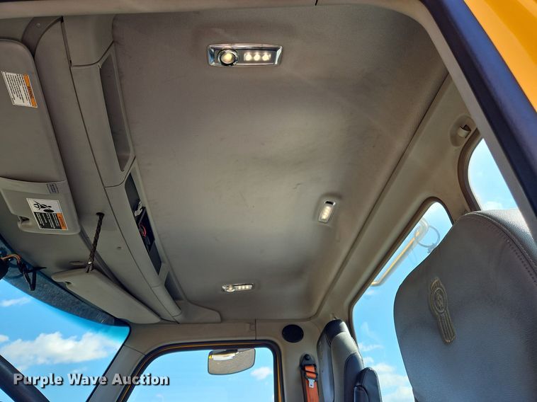 image for item OK9795 2020 Kenworth  T680 semi truck