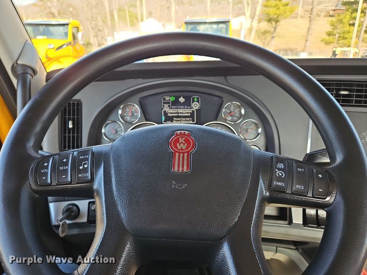 image for item OK9795 2020 Kenworth  T680 semi truck