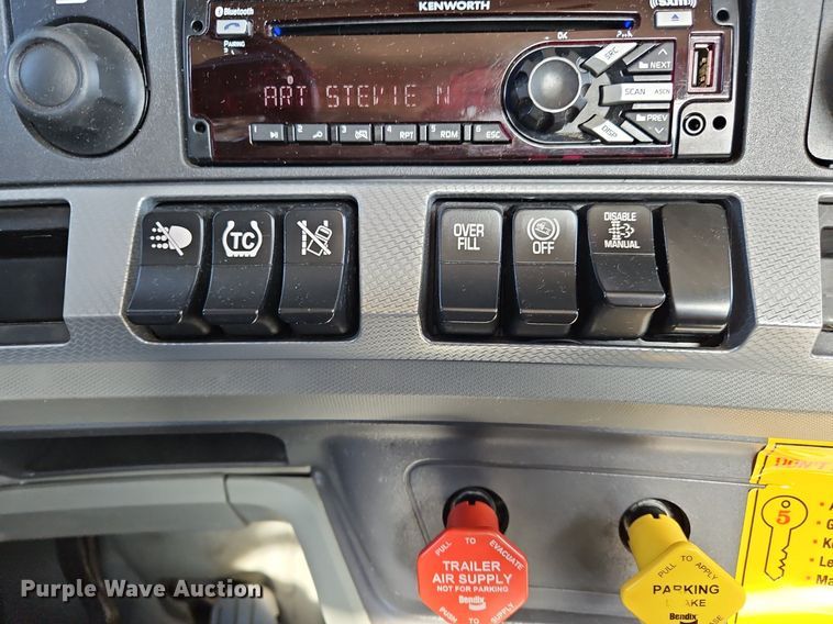 image for item OK9795 2020 Kenworth  T680 semi truck