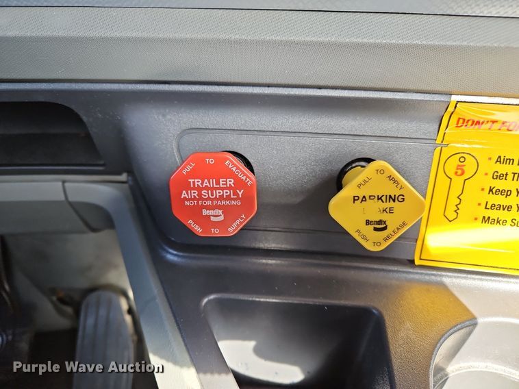 image for item OK9795 2020 Kenworth  T680 semi truck