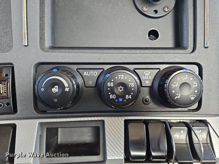 image for item OK9795 2020 Kenworth  T680 semi truck