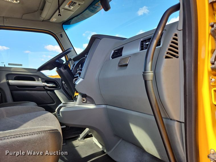 image for item OK9795 2020 Kenworth  T680 semi truck