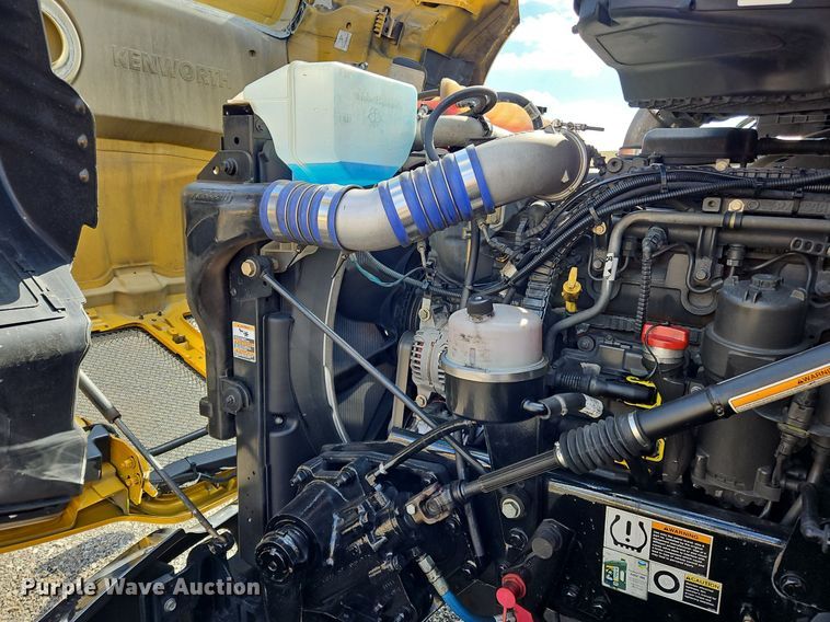 image for item OK9795 2020 Kenworth  T680 semi truck