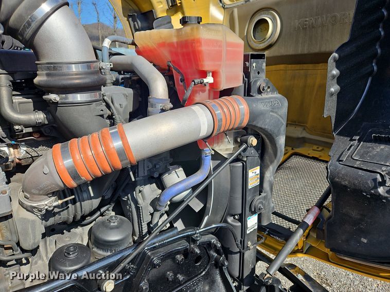 image for item OK9795 2020 Kenworth  T680 semi truck