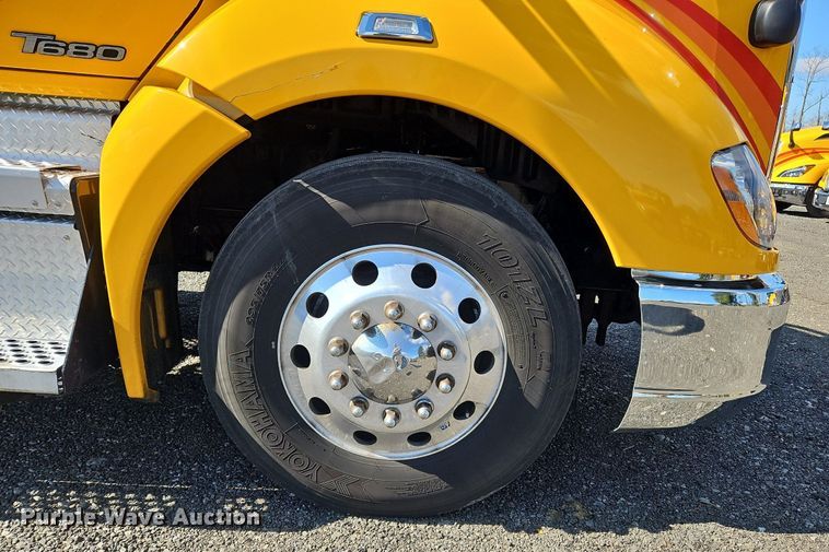 image for item OK9795 2020 Kenworth  T680 semi truck