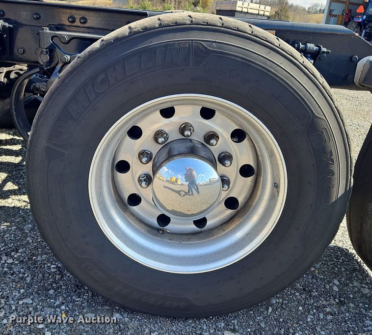 image for item OK9795 2020 Kenworth  T680 semi truck