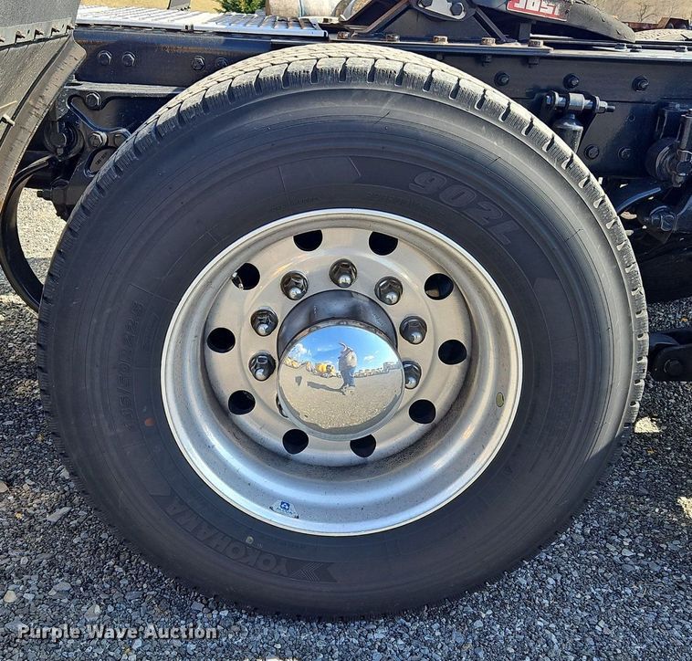 image for item OK9795 2020 Kenworth  T680 semi truck