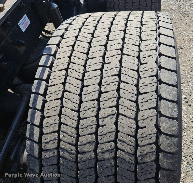 image for item OK9795 2020 Kenworth  T680 semi truck