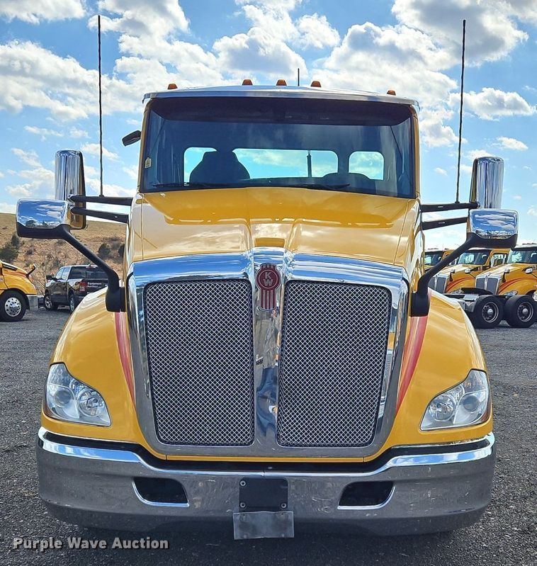 image for item OK9796 2020 Kenworth  T680  semi truck