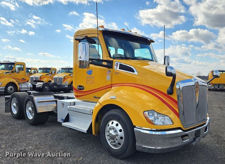 image for item OK9796 2020 Kenworth  T680  semi truck