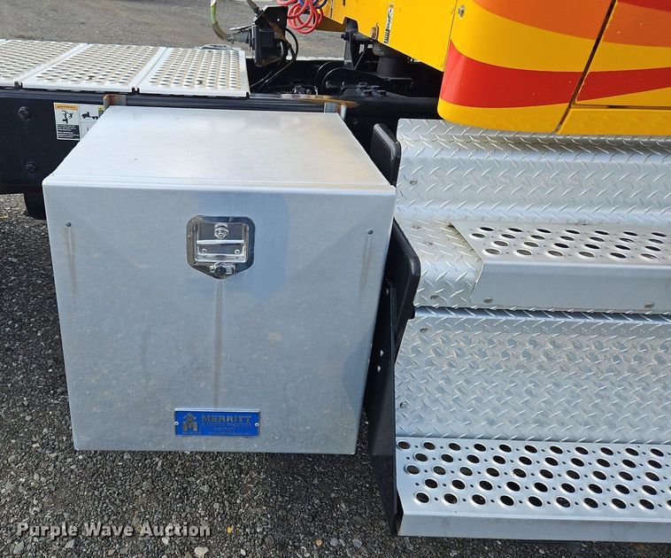 image for item OK9796 2020 Kenworth  T680  semi truck