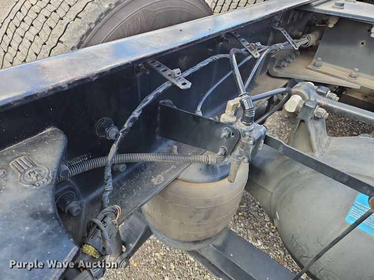 image for item OK9796 2020 Kenworth  T680  semi truck