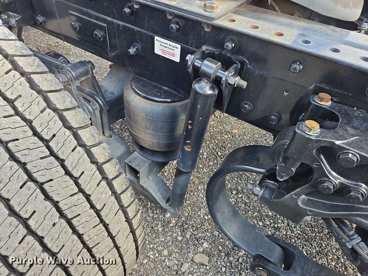 image for item OK9796 2020 Kenworth  T680  semi truck