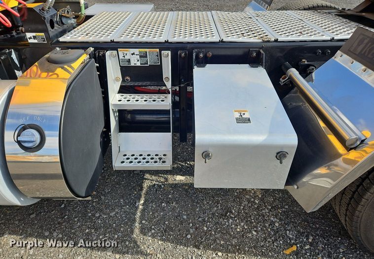 image for item OK9796 2020 Kenworth  T680  semi truck