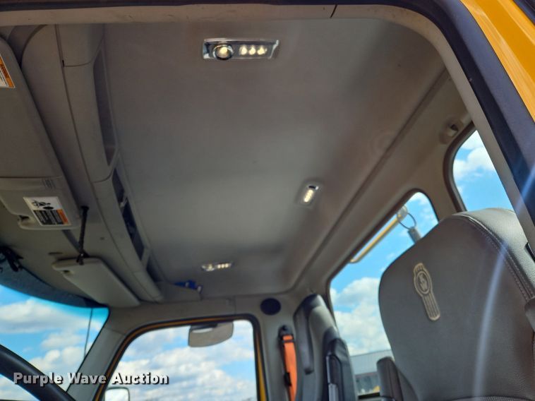 image for item OK9796 2020 Kenworth  T680  semi truck