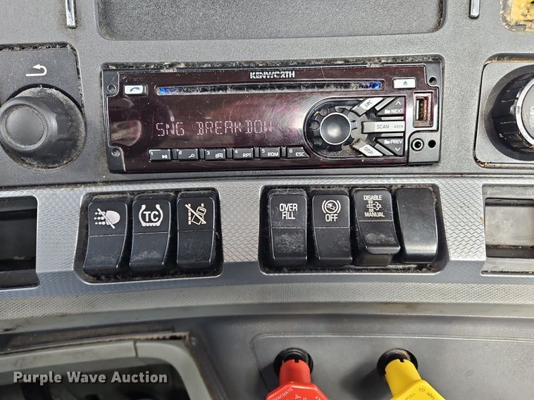 image for item OK9796 2020 Kenworth  T680  semi truck