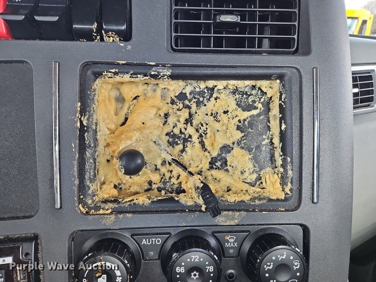 image for item OK9796 2020 Kenworth  T680  semi truck