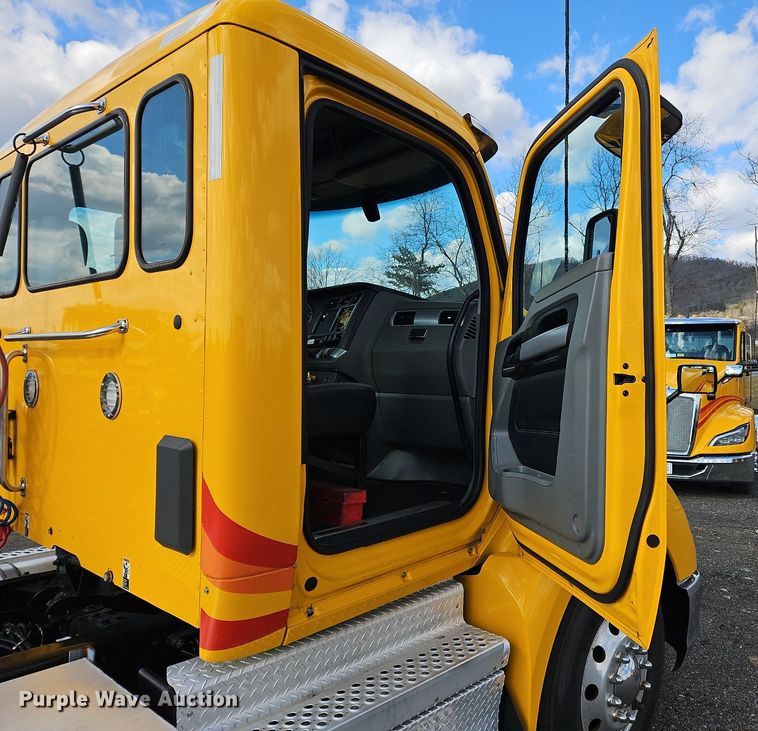 image for item OK9796 2020 Kenworth  T680  semi truck