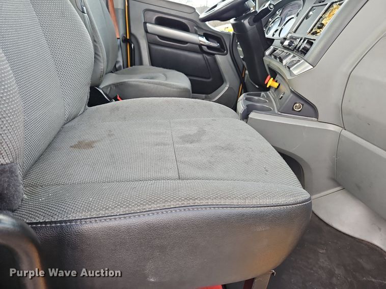 image for item OK9796 2020 Kenworth  T680  semi truck