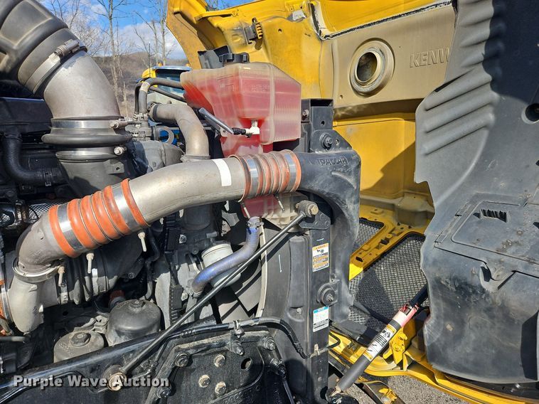 image for item OK9796 2020 Kenworth  T680  semi truck