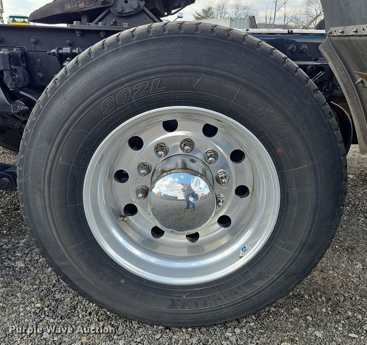 image for item OK9796 2020 Kenworth  T680  semi truck