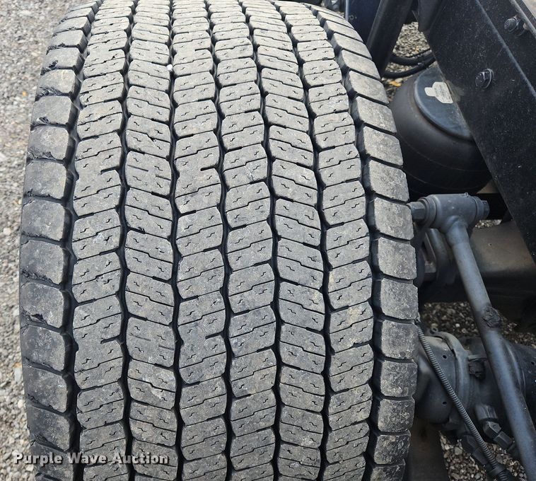 image for item OK9796 2020 Kenworth  T680  semi truck