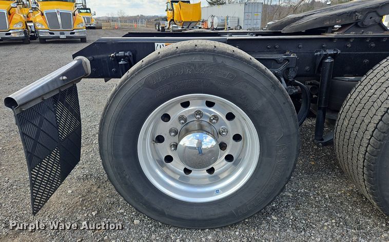 image for item OK9796 2020 Kenworth  T680  semi truck