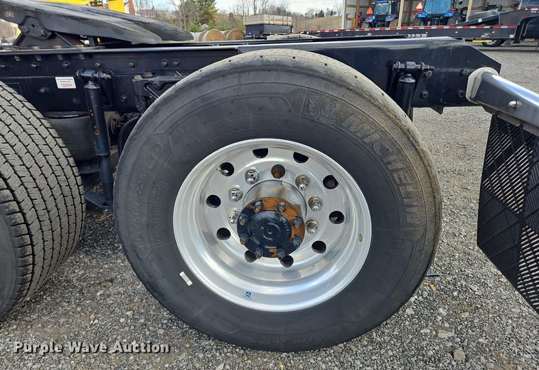 image for item OK9796 2020 Kenworth  T680  semi truck