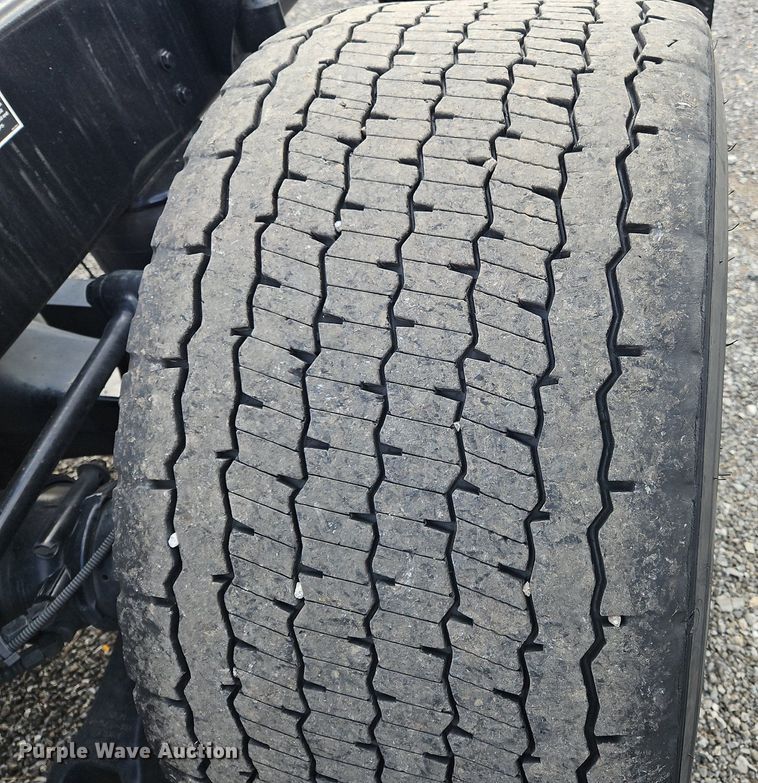 image for item OK9796 2020 Kenworth  T680  semi truck