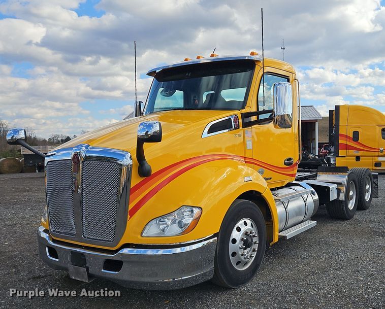 image for item OK9797 2020 Kenworth  T680  semi truck