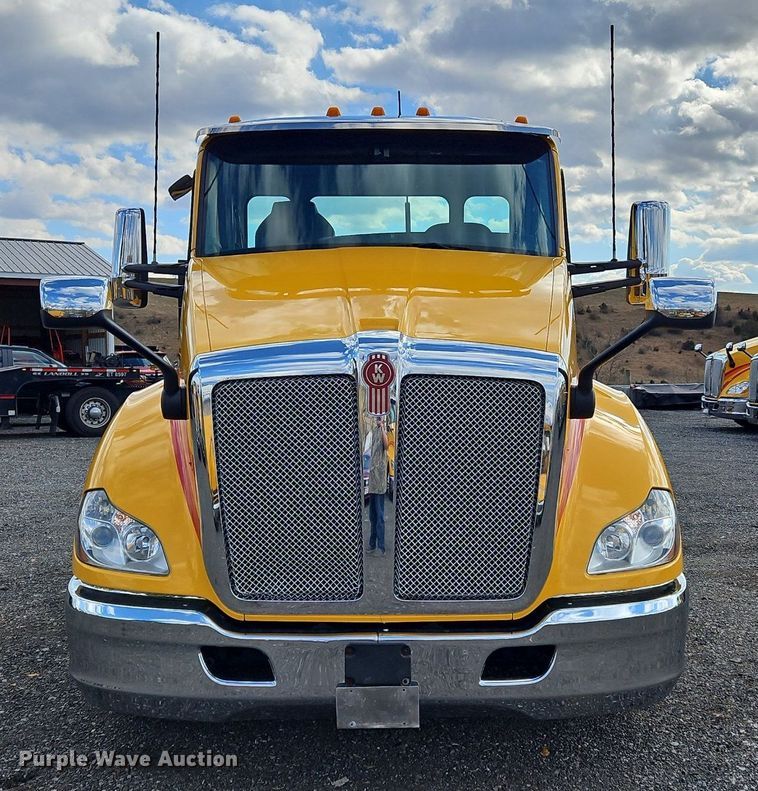image for item OK9797 2020 Kenworth  T680  semi truck