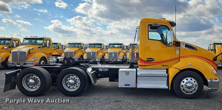 image for item OK9797 2020 Kenworth  T680  semi truck