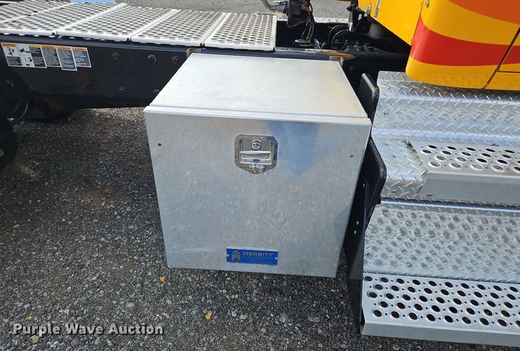 image for item OK9797 2020 Kenworth  T680  semi truck