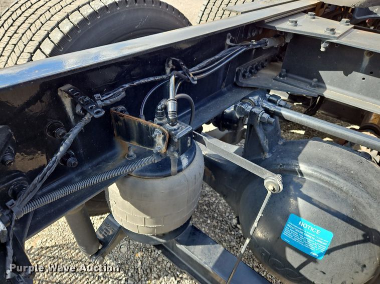 image for item OK9797 2020 Kenworth  T680  semi truck