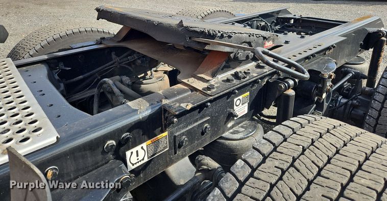 image for item OK9797 2020 Kenworth  T680  semi truck