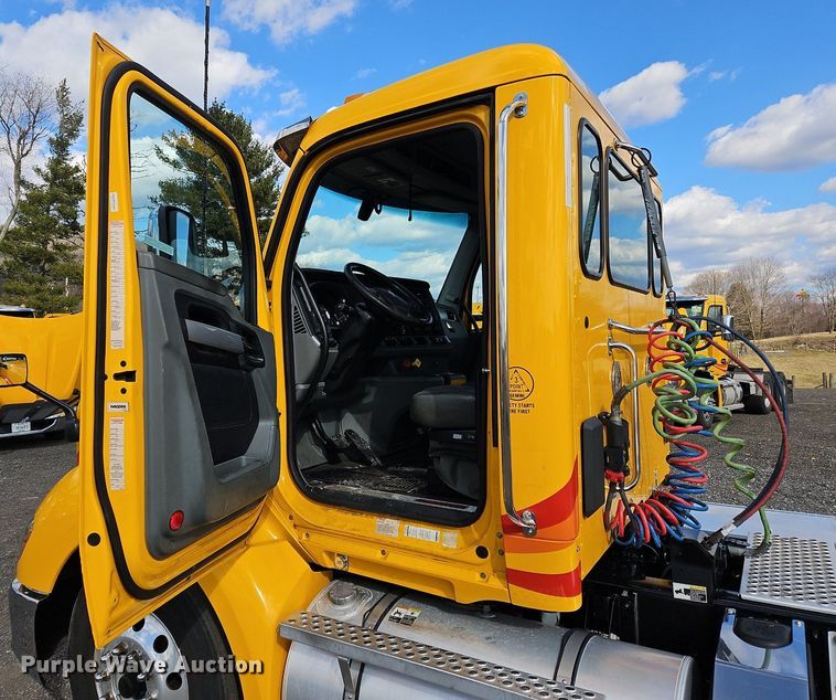 image for item OK9797 2020 Kenworth  T680  semi truck