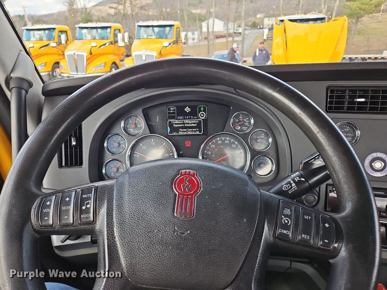 image for item OK9797 2020 Kenworth  T680  semi truck