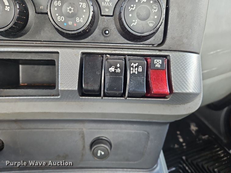 image for item OK9797 2020 Kenworth  T680  semi truck