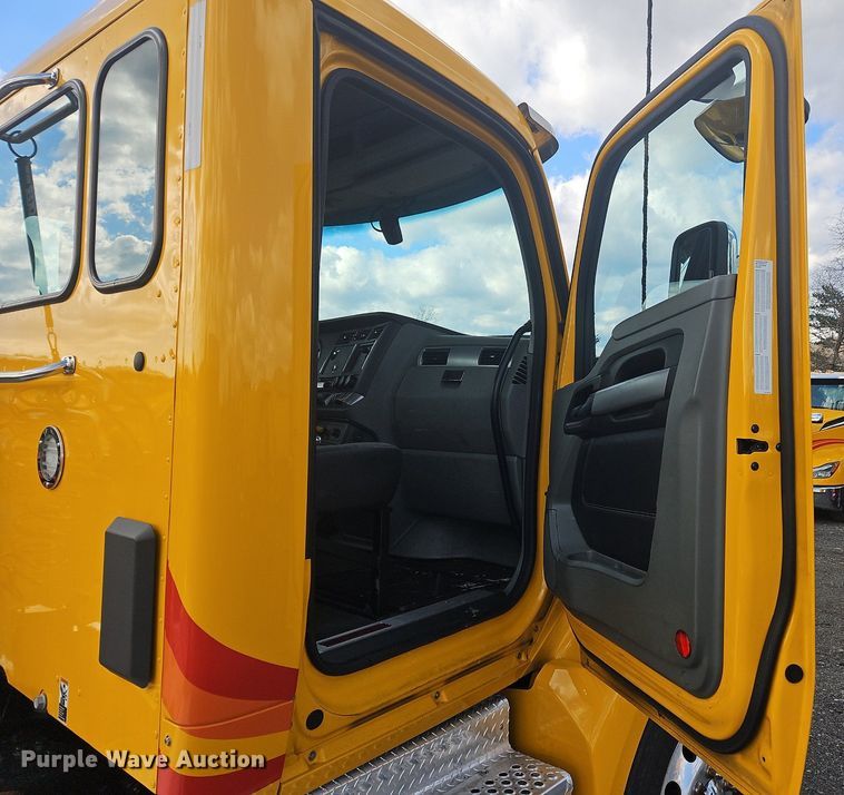 image for item OK9797 2020 Kenworth  T680  semi truck