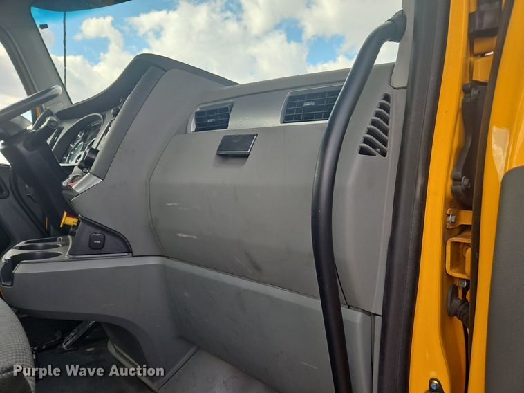 image for item OK9797 2020 Kenworth  T680  semi truck