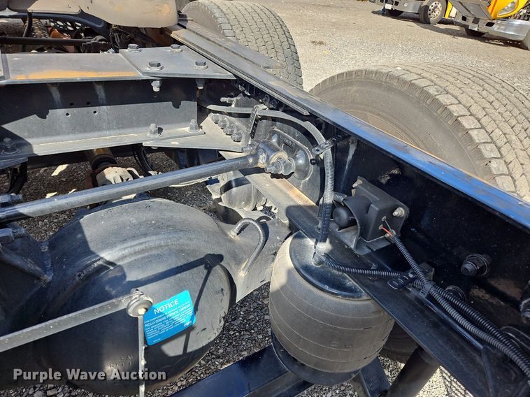 image for item OK9797 2020 Kenworth  T680  semi truck