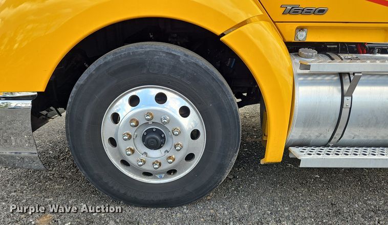 image for item OK9797 2020 Kenworth  T680  semi truck