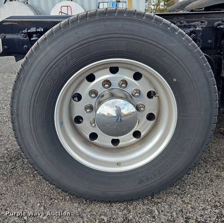 image for item OK9797 2020 Kenworth  T680  semi truck