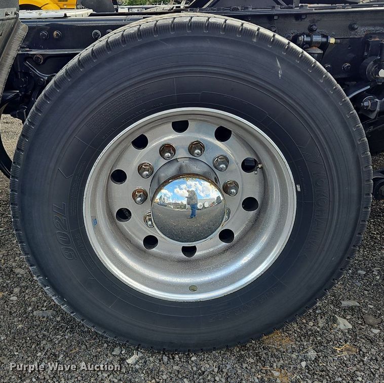 image for item OK9797 2020 Kenworth  T680  semi truck